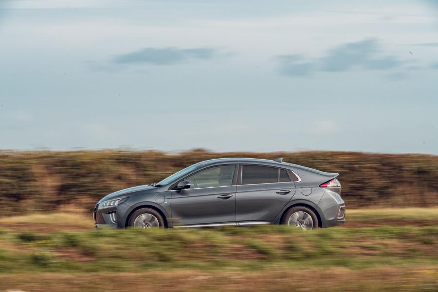  Hyundai IONIQ Plug-in Hybrid (AE) 2019 года  (UK) (фото 9 из 40)